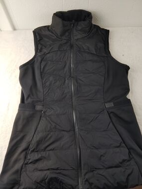 Lululemon Down for It All Vest
Black sz 8 like new